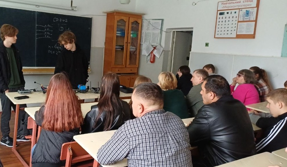 будова та принципи керування дронів